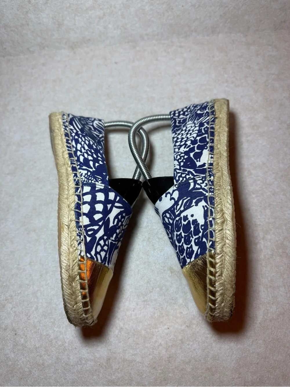 Lilly Pulitzer Upstream Blue Floral Canvas Espadrille Flats Gold Cap Toe SZ 7